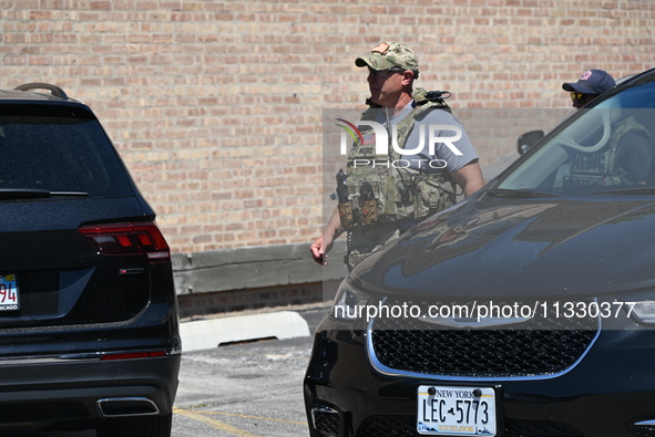 Homeland Security Investigation agents are on the scene. Homeland Security Investigations Agents and Skokie Police are executing a search wa...