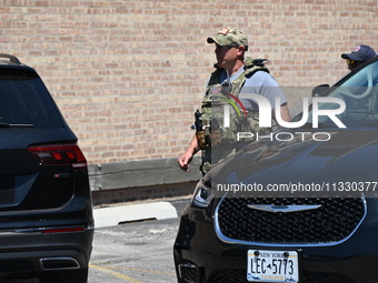 Homeland Security Investigation agents are on the scene. Homeland Security Investigations Agents and Skokie Police are executing a search wa...