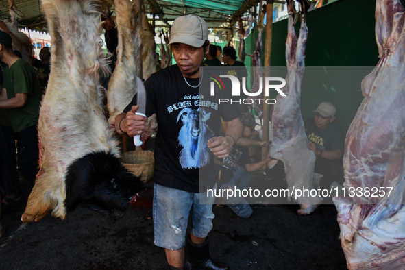 (EDITOR'S NOTE: Graphic content) Residents are working together to cut hundreds of goats to be distributed to the public during the Eid al-A...