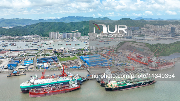 Workers are repairing a ship under the hot sun at the Zhoushan Wanbang Yongyue Ship Repair Co., LTD in Putuo district of Zhoushan City, Zhej...