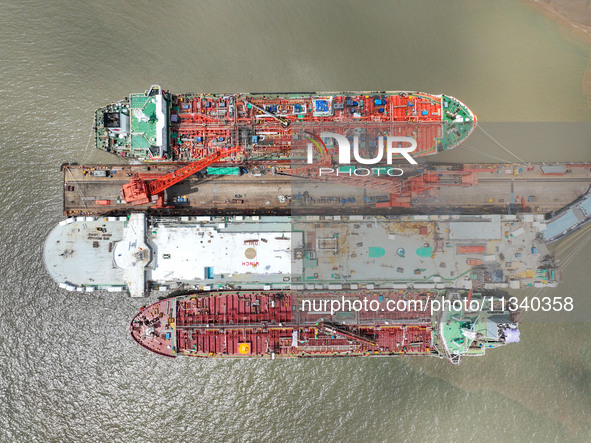 Workers are repairing a ship under the hot sun at the Zhoushan Wanbang Yongyue Ship Repair Co., LTD in Putuo district of Zhoushan City, Zhej...