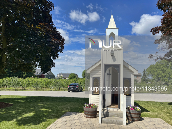 The Living Water Wayside Chapel in Niagara-on-the-Lake, Ontario, Canada, is holding the Guinness Book of World Records title for the smalles...