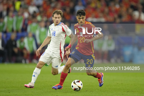 Pedri central midfield of Spain and FC Barcelona and Nicolo Barella central midfield of Italy and Inter Milan compete for the ball during th...