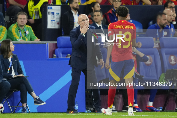 Miguel de la Fuente head coach of Spain gives instructions during the UEFA EURO 2024 group stage match between Spain and Italy at Arena AufS...