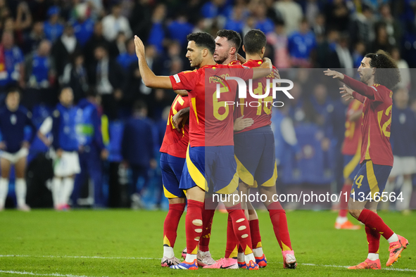 Spanish players celebrates victory after the UEFA EURO 2024 group stage match between Spain and Italy at Arena AufSchalke on June 20, 2024 i...