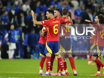 Spanish players celebrates victory after the UEFA EURO 2024 group stage match between Spain and Italy at Arena AufSchalke on June 20, 2024 i...