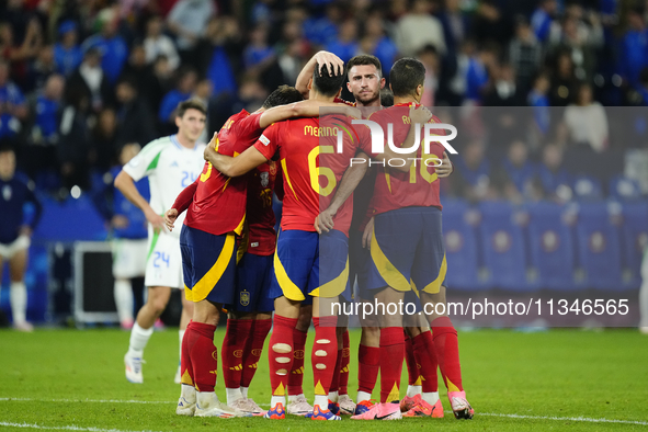 Spanish players celebrates victory after the UEFA EURO 2024 group stage match between Spain and Italy at Arena AufSchalke on June 20, 2024 i...