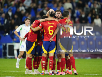 Spanish players celebrates victory after the UEFA EURO 2024 group stage match between Spain and Italy at Arena AufSchalke on June 20, 2024 i...