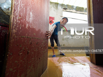 Villagers are cleaning up silt at Changjing Village in Qiukou, Wuyuan county, Shangrao city, East China's Jiangxi province, on June 20, 2024...