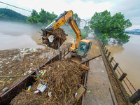 Villagers are cleaning up silt at Changjing Village in Qiukou, Wuyuan county, Shangrao city, East China's Jiangxi province, on June 20, 2024...