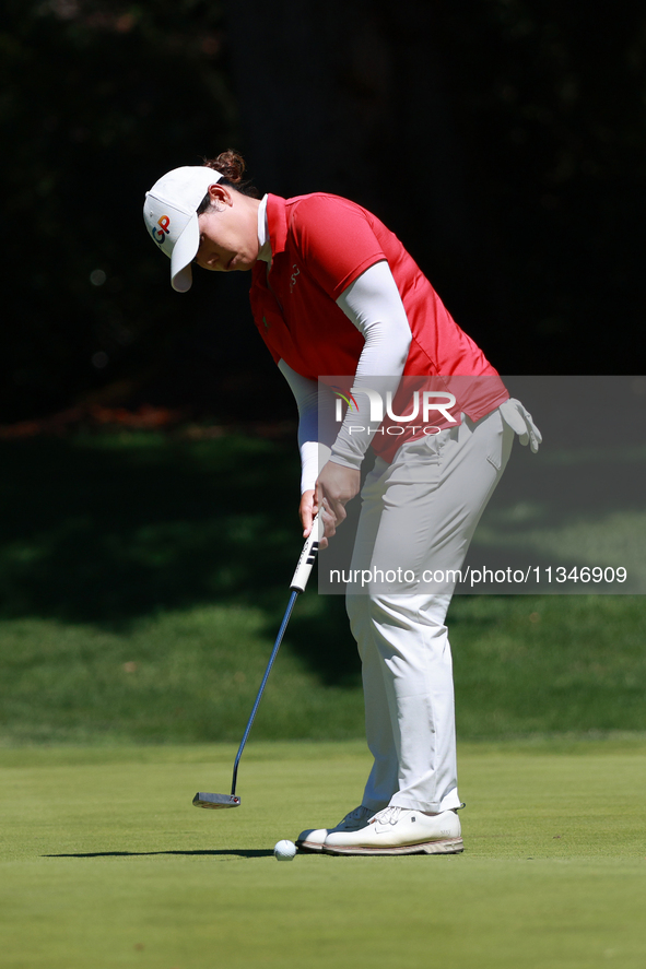 Ariya Jutanugarn of Thailand follows her putt on the second green during Day One of the KPMG Women's PGA Championship at Sahalee Country Clu...