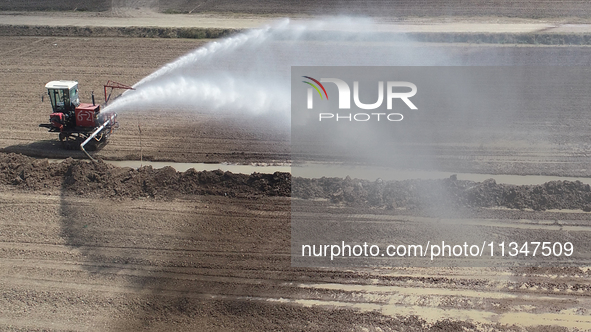 Villagers are carrying out irrigation work in Guangming village, Lianyungang city, East China's Jiangsu province, on June 21, 2024. 