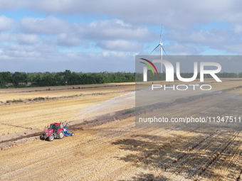 Villagers are carrying out irrigation work in Guangming village, Lianyungang city, East China's Jiangsu province, on June 21, 2024. (