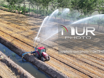 Villagers are carrying out irrigation work in Guangming village, Lianyungang city, East China's Jiangsu province, on June 21, 2024. (