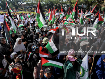 Hundreds of pro-Palestinian activists are taking part in a protest against Israel's attack on Gaza (a refugee camp) in Malang City, East Jav...