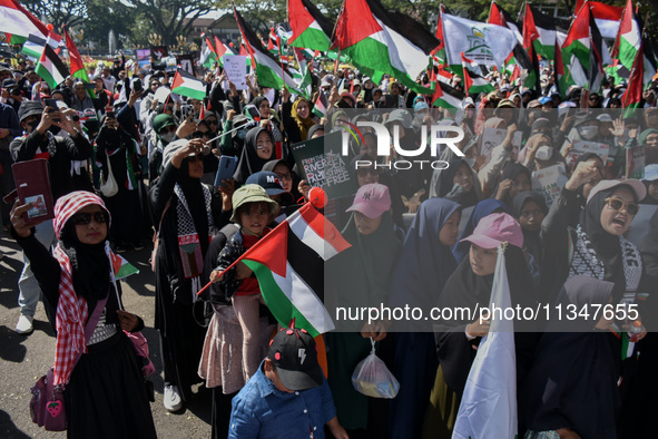 Hundreds of pro-Palestinian activists are taking part in a protest against Israel's attack on Gaza (a refugee camp) in Malang City, East Jav...