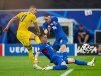 Artem Dovbyk of Ukraine is missing a chance to score against Peter Pekarik and Milan Skriniar of Slovakia  during the UEFA EURO 2024 group s...