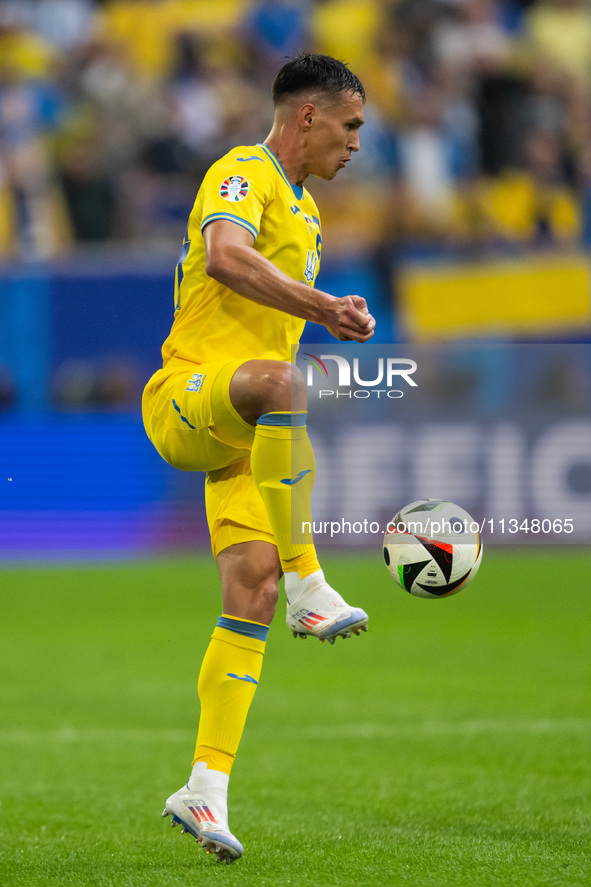 Oleksandr Tymchyk of Ukraine is controlling the ball  during the UEFA EURO 2024 group stage match between Slovakia and Ukraine at Düsseldorf...