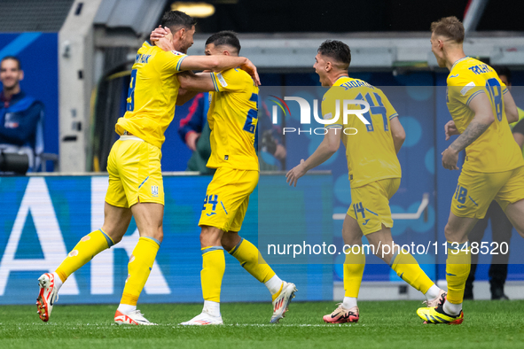 Roman Yaremchuk of Ukraine is celebrating after scoring his team's second goal with Oleksandr Tymchyk, Georgiy Sudakov, and Volodymyr Brazhk...