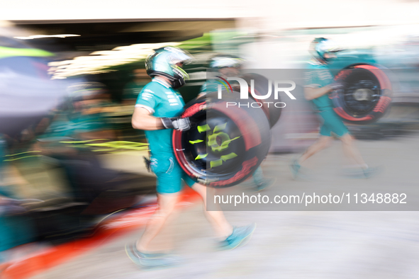 Aston Martin Aramco mechanics during second practice ahead of the Formula 1 Spanish Grand Prix at Circuit de Barcelona-Catalunya in Barcelon...