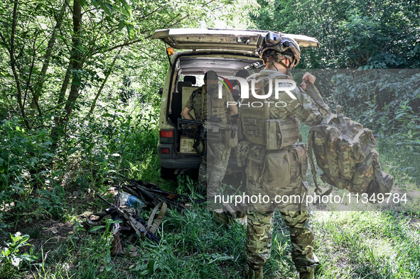 A combat squad of a reconnaissance unit of the 128th separate mountain assault brigade of the Zakarpattia region is being seen before the st...