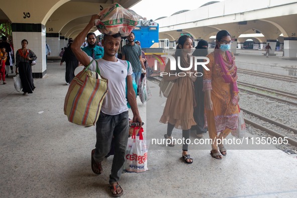 Holidaymakers Are Returning To The Capital From Different Parts Of The Country Following The Eid Holidays At Kamalapur Railway Station, in D...