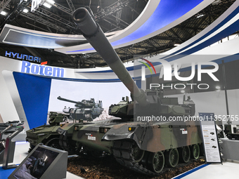 VILLEPINTE, FRANCE - JUNE 21: 
The KH178 (Korean Howitzer 1 (First) 78), a South Korean 105 mm light self-propelled Howitzer, on display at...