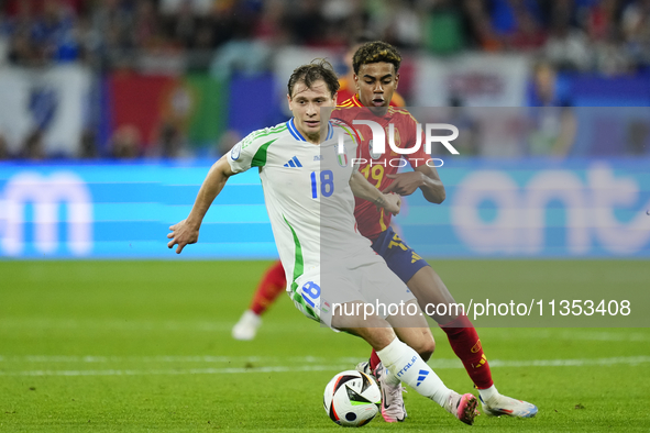 Nicolo Barella central midfield of Italy and Inter Milan and Lamine Yamal right winger of Spain and FC Barcelona compete for the ball during...