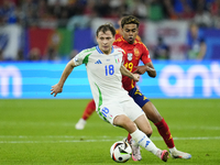 Nicolo Barella central midfield of Italy and Inter Milan and Lamine Yamal right winger of Spain and FC Barcelona compete for the ball during...