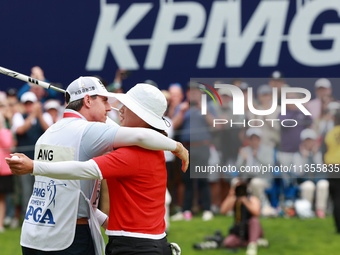 Amy Yang of Republic of Korea hugs her caddie after winning the KPMG Women's PGA Championship at Sahalee Country Club in Sammamish, Washingt...