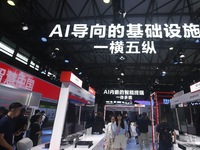 Visitors are visiting Lenovo's launch of various computing products based on AI technology at the 2024 Mobile World Congress (MWC Shanghai)...