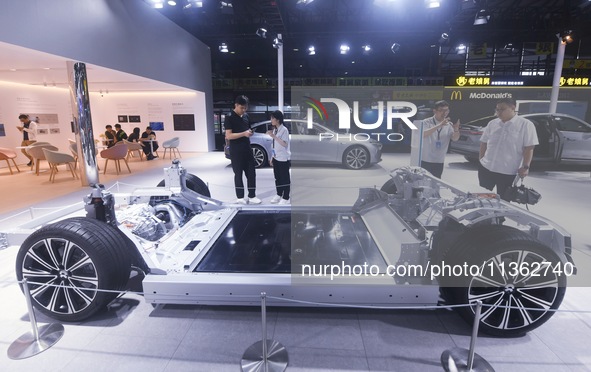 Visitors are visiting the NIO smart car chassis at the 2024 Mobile World Congress (MWC Shanghai) in Shanghai, China, on June 26, 2024. 