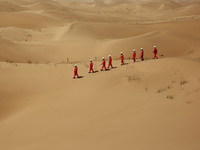 Workers are carrying out a special inspection of equipment in the gas pipeline network that crosses the Yellow River and deserts in Zhongwei...