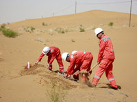 Workers are carrying out a special inspection of equipment in the gas pipeline network that crosses the Yellow River and deserts in Zhongwei...