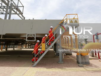 Workers are carrying out a special inspection of equipment in the gas pipeline network that crosses the Yellow River and deserts in Zhongwei...