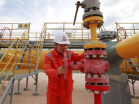 Workers are carrying out a special inspection of equipment in the gas pipeline network that crosses the Yellow River and deserts in Zhongwei...