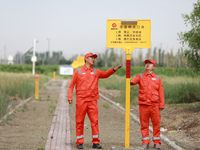 Workers are carrying out a special inspection of equipment in the gas pipeline network that crosses the Yellow River and deserts in Zhongwei...