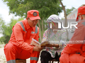 Workers are carrying out a special inspection of equipment in the gas pipeline network that crosses the Yellow River and deserts in Zhongwei...