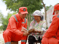 Workers are carrying out a special inspection of equipment in the gas pipeline network that crosses the Yellow River and deserts in Zhongwei...