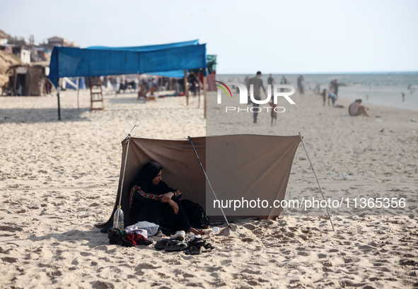 Palestinians are gathering on the beach in Nuseirat in the central Gaza Strip on June 27, 2024, amid ongoing cross-border tensions as fighti...