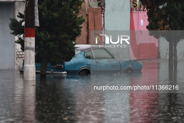 A car is being seen submerged above the tires due to the heavy rains that are hitting Mexico. Vicente Villada Avenue in the Municipality of...