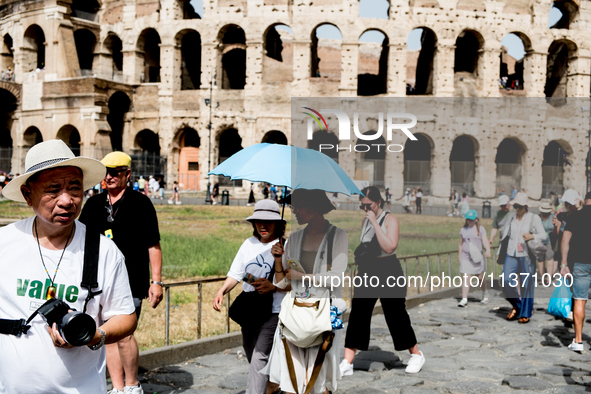 Tourists are visiting the Colosseum area, where temperatures are reaching 36 degrees Celsius in Rome, Italy, on June 29, 2024. 