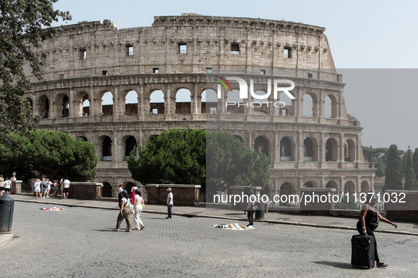 Tourists are visiting the Colosseum area, where temperatures are reaching 36 degrees Celsius in Rome, Italy, on June 29, 2024. 