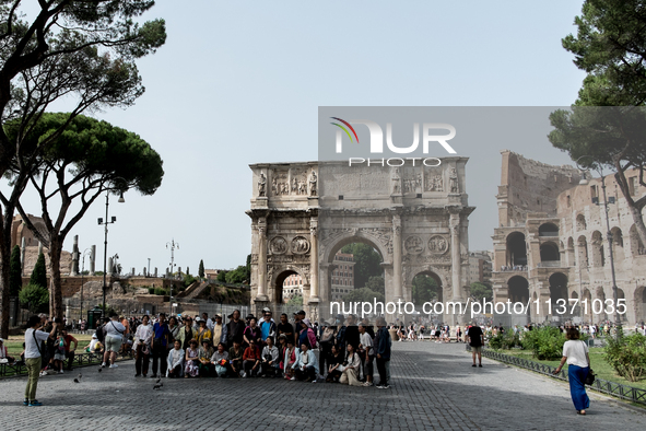 Tourists are visiting the Colosseum area, where temperatures are reaching 36 degrees Celsius in Rome, Italy, on June 29, 2024. 