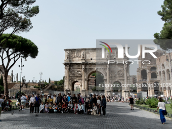 Tourists are visiting the Colosseum area, where temperatures are reaching 36 degrees Celsius in Rome, Italy, on June 29, 2024. (