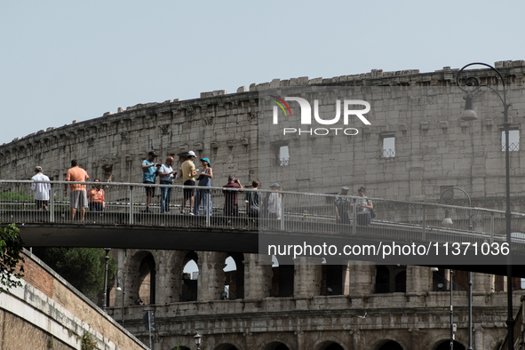 Tourists are visiting the Colosseum area, where temperatures are reaching 36 degrees Celsius in Rome, Italy, on June 29, 2024. 