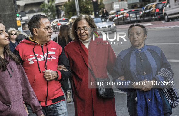 Pedestrians are facing a freezing winter morning on Avenida Paulista in Sao Paulo, on July 01, 2024. 