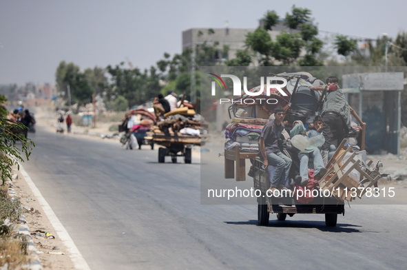 Displaced Palestinians are leaving an area in east Khan Yunis after the Israeli army issues a new evacuation order for parts of the city and...