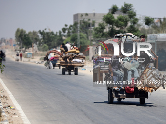 Displaced Palestinians are leaving an area in east Khan Yunis after the Israeli army issues a new evacuation order for parts of the city and...