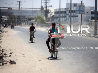 Displaced Palestinians are leaving an area in east Khan Yunis after the Israeli army issues a new evacuation order for parts of the city and...